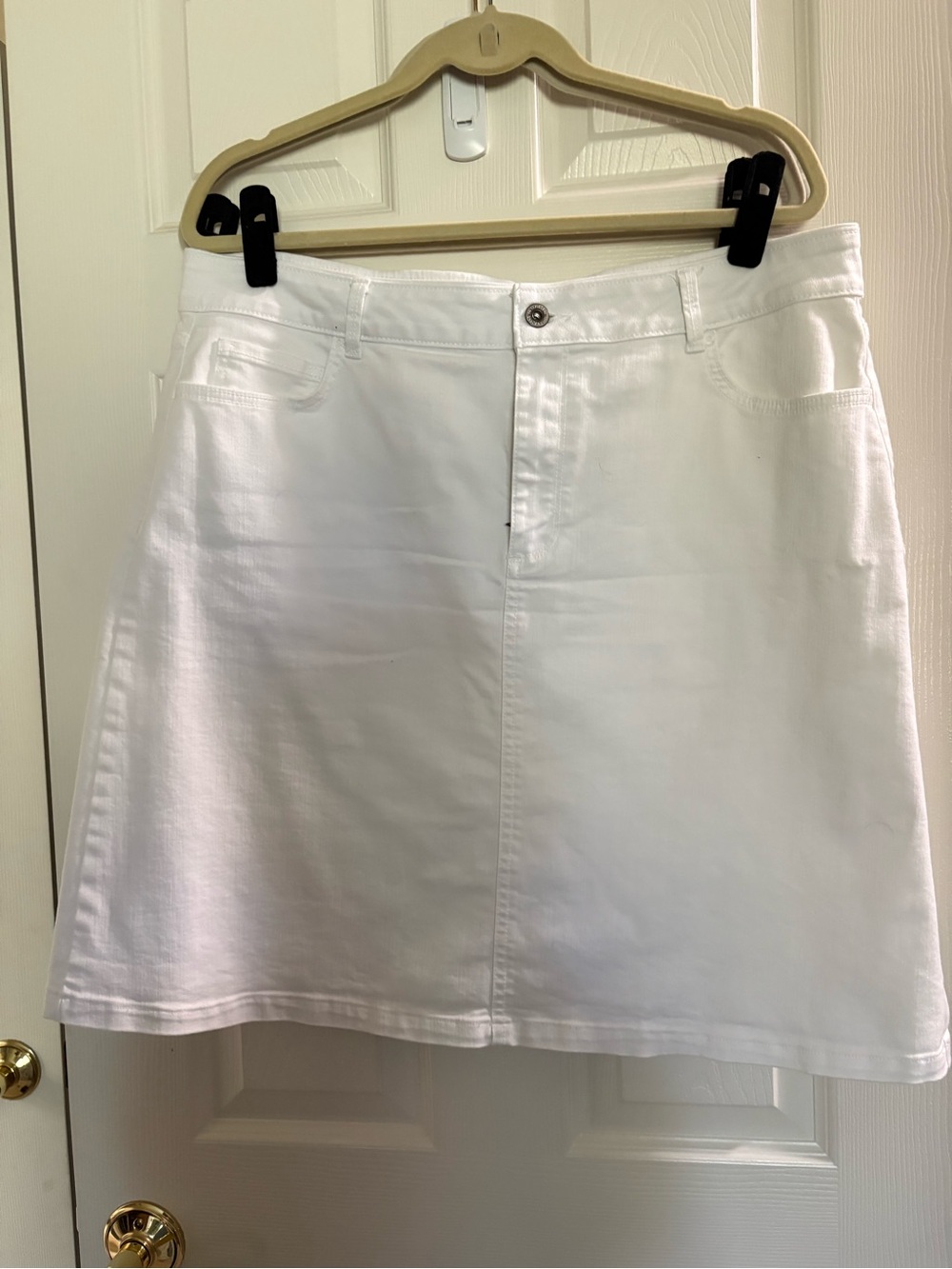 Liz Claiborne White A-Line Skirt